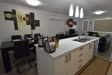 Townhouse Sold - QLD - West Gladstone - 4680 - FULLY FURNISHED EXECUTIVE LIVING WITHIN WALKING DISTANCE TO THE CBD  (Image 2)