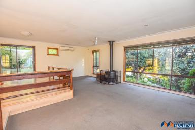 House Leased - VIC - Myrtleford - 3737 - 3 Bedroom Brick Home  (Image 2)