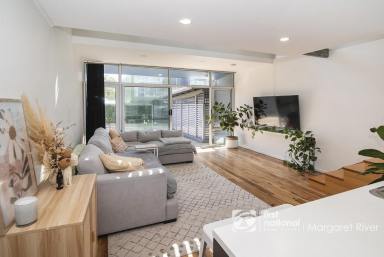 Townhouse For Sale - WA - Margaret River - 6285 - MODERN TOWNHOUSE  (Image 2)