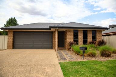 House For Lease - NSW - East Albury - 2640 - THREE BEDROOM HOME IN GREAT LOCATION!  (Image 2)