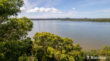 House For Sale - QLD - Lamb Island - 4184 - Charming Waterfront Cottage on Tina Ave, Lamb Island  (Image 2)