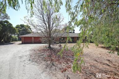 House Leased - VIC - Clyde - 3978 - 4 BEDROOM HOME – ON ROUGHLY 1 ACRE  (Image 2)