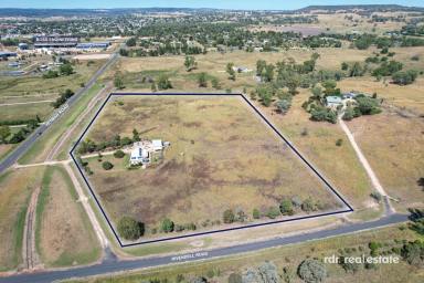 Acreage/Semi-rural For Sale - NSW - Inverell - 2360 - YOUR NEW HOME & ACREAGE AWAITS!  (Image 2)