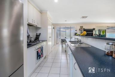 House For Sale - VIC - Golden Square - 3555 - Desirable home in Golden Square.  (Image 2)