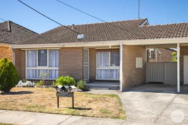 Unit For Sale - VIC - Wendouree - 3355 - "Convenient Living: 2-Bedroom Unit With Modern Comforts In Wendouree!"  (Image 2)