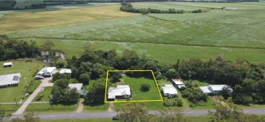 House For Sale - QLD - Braemeadows - 4850 - ENJOY COUNTRY LIVING!  (Image 2)