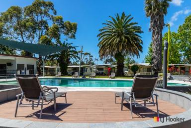 Unit For Sale - NSW - Tomakin - 2537 - "Over 55's Permanent living in 'Pet friendly' Ingenia Holiday Park Tomakin"  (Image 2)