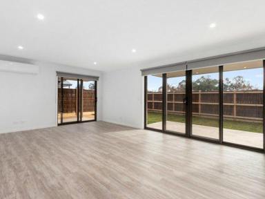 Unit For Sale - VIC - Mansfield - 3722 - Calling all investors, downsizers and first home buyers!  (Image 2)