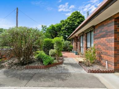 Unit For Sale - VIC - Bairnsdale - 3875 - CENTRALLY LOCATED  (Image 2)