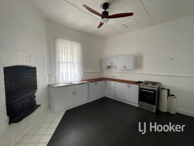 House For Sale - NSW - Inverell - 2360 - Character Weatherboard Cottage  (Image 2)