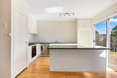 Unit Leased - QLD - Newtown - 4350 - Townhouse in quiet complex- Lawn maintenance included  (Image 2)