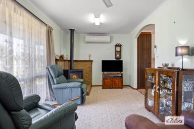 House For Sale - VIC - Stawell - 3380 - Immaculate Home In Excellent Condition  (Image 2)