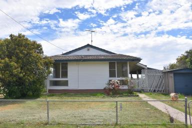 House For Sale - NSW - Moree - 2400 - INVEST OR OCCUPY!  (Image 2)