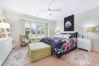 House Leased - VIC - Berwick - 3806 - 3 BEDROOM FAMILY HOME  (Image 2)