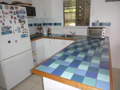 House For Sale - QLD - Forrest Beach - 4850 - NEAT LOWSET 2 BEDROOM HOME - SHORT DRIVE TO BEACHFRONT!  (Image 2)