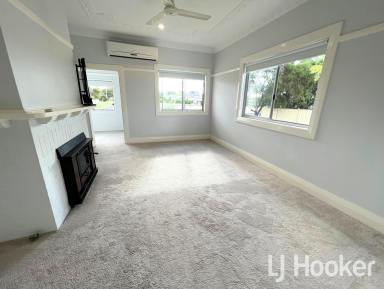 House Leased - NSW - Inverell - 2360 - Spacious Modern Home on Ross Hill  (Image 2)