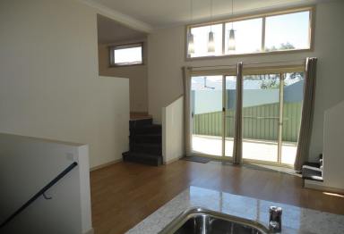 Townhouse For Lease - VIC - Ballarat East - 3350 - TRIPLE STORY HOME WITH AMAZING NATURAL LIGHT & NEUTRAL TONES  (Image 2)