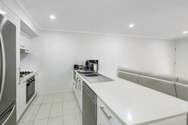 Townhouse Leased - QLD - Buderim - 4556 - Immaculate townhouse in amazing location in complex with a pool  (Image 2)