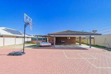 House For Sale - WA - Middle Swan - 6056 - Solid 70s home with extra parking  (Image 2)