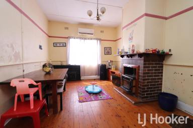 House For Sale - NSW - Inverell - 2360 - Ross Hill Home with Endless Potential  (Image 2)