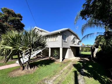 House For Sale - QLD - Bundaberg South - 4670 - HIGHSET QUEENSLANDER OOZING WITH CHARACTER & TWO BATHROOMS!  (Image 2)