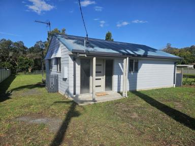 House For Lease - NSW - Old Bar - 2430 - Charming Coastal Cottage with Spacious Yard  (Image 2)
