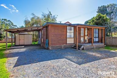 House For Sale - TAS - Strahan - 7468 - Maintained 3 bedroom home  (Image 2)