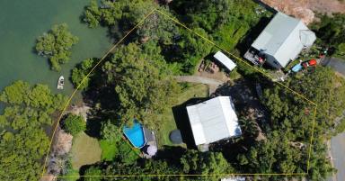 House For Sale - QLD - Macleay Island - 4184 - What a location!!!  (Image 2)