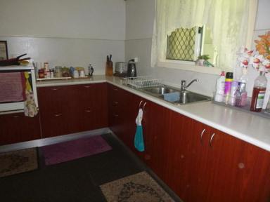 House For Sale - QLD - Braemeadows - 4850 - RURAL HOME ON 3,025 SQ.M. (JUST UNDER 3/4 ACRE) BLOCK!  (Image 2)