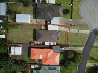 House Auction - VIC - Bairnsdale - 3875 - DISCOVER THE POTENTIAL  (Image 2)