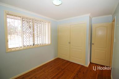 House Leased - NSW - Inverell - 2360 - Tidy Spacious Brick Duplex  (Image 2)