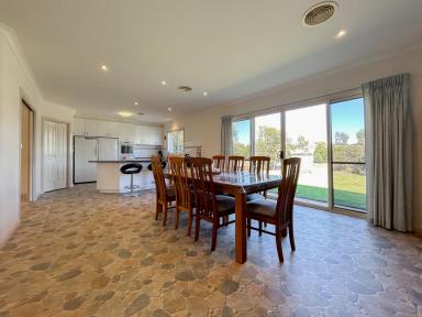 House For Sale - VIC - Kerang - 3579 - Luxury Living on 1.95 Acres  (Image 2)