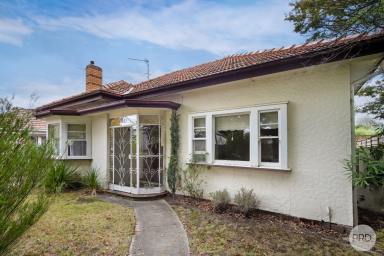 House For Sale - VIC - Ballarat Central - 3350 - A Stone's Throw From Lake Wendouree  (Image 2)