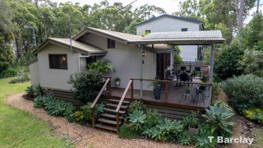 House For Sale - QLD - Lamb Island - 4184 - Charming 2 Bed Cottage with Timeless Appeal, Completed in 2008  (Image 2)