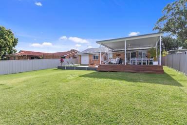 House For Lease - NSW - St Georges Basin - 2540 - Newly Renovated Gem: 3-Bedroom with Deck & Garage!  (Image 2)