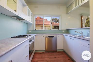 House For Lease - NSW - South Albury - 2640 - BEAUTIFUL THREE BEDROOM HOME!  (Image 2)