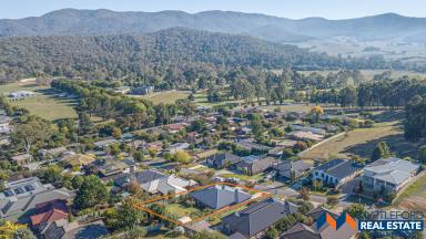 House For Sale - VIC - Myrtleford - 3737 - Modern brick home with commanding Views  (Image 2)