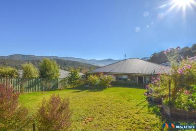 House For Sale - VIC - Myrtleford - 3737 - Modern brick home with commanding Views  (Image 2)