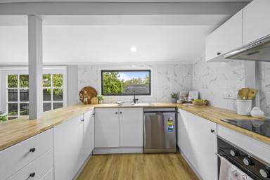 House For Sale - VIC - Ballarat Central - 3350 - FULLY RENOVATED PERIOD CHARM OOZING STREET APPEAL IN BALLARAT CBD  (Image 2)