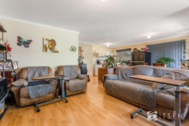 Townhouse For Sale - VIC - Golden Square - 3555 - Top townhouse for living or letting  (Image 2)