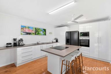 House Sold - QLD - Torquay - 4655 - Living on the Esplanade - what a great Investment!!  (Image 2)