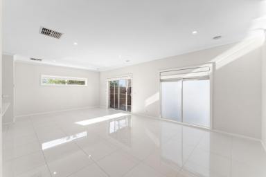 House For Sale - VIC - Strathdale - 3550 - Modern and Easy Family Living  (Image 2)