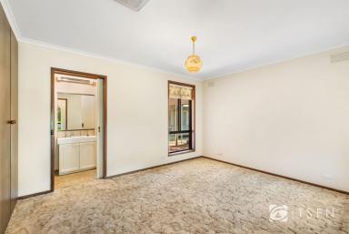 House For Sale - VIC - Flora Hill - 3550 - Where the whole family can live in two separate homes  (Image 2)
