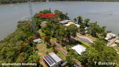 Residential Block For Sale - QLD - Russell Island - 4184 - Huge 1439m2 Wide Water Frontage with Double Garage and Water Connected.  (Image 2)