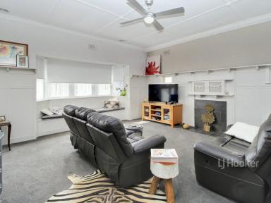 House For Sale - VIC - Bairnsdale - 3875 - LOCATION, LOCATION  (Image 2)