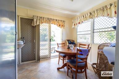 House For Sale - QLD - Gatton - 4343 - 3 BEDDER ON 1/4 ACRE  (Image 2)