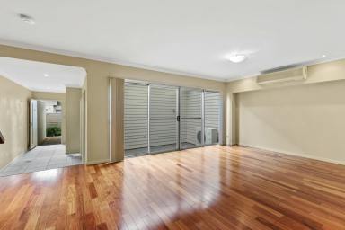 Unit Leased - QLD - East Toowoomba - 4350 - Townhouse in Gated Complex.  (Image 2)