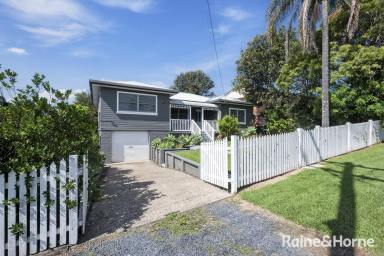 House For Sale - NSW - Coffs Harbour - 2450 - FANTASTIC HOME WITH CHARACTER & STYLE  (Image 2)