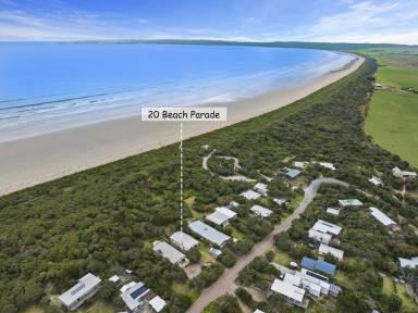 House For Sale - VIC - Sandy Point - 3959 - Brilliant location backing onto beach  (Image 2)