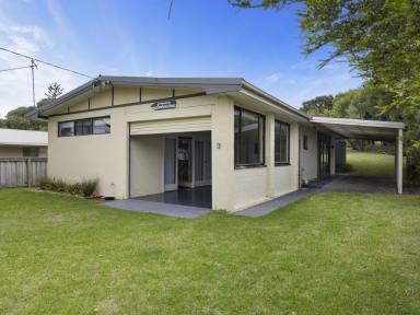 House For Sale - VIC - Sandy Point - 3959 - Brilliant location backing onto beach  (Image 2)